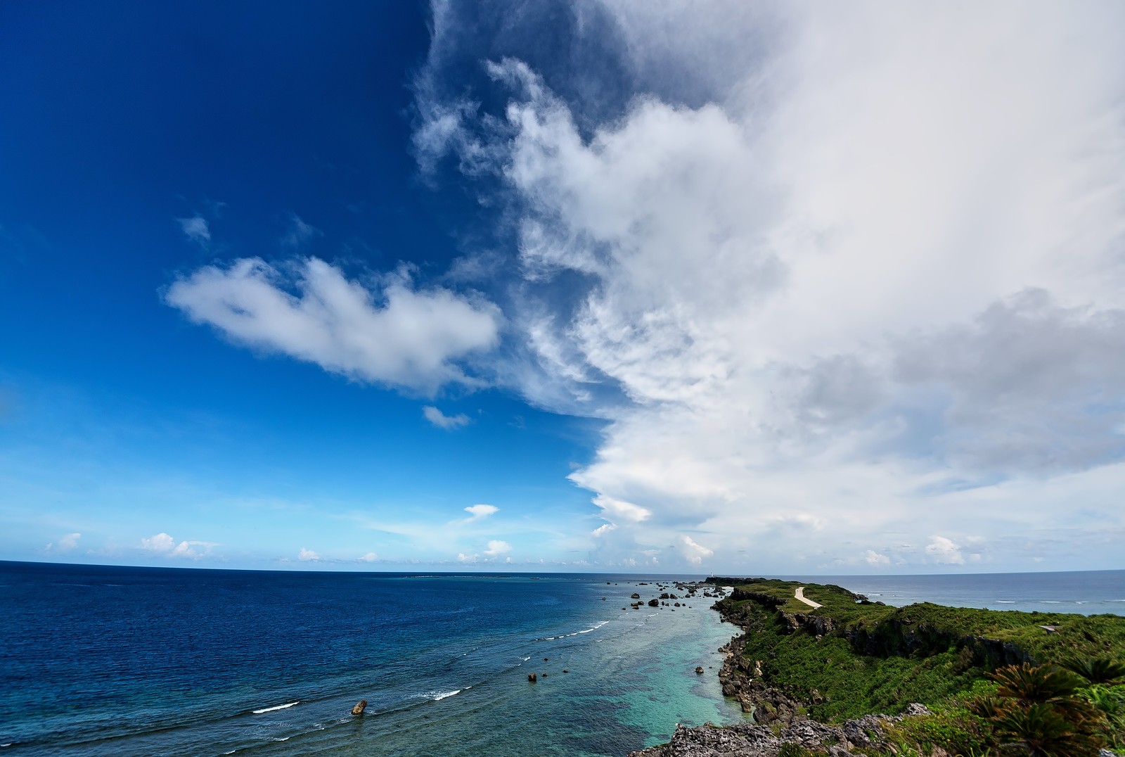 青空と海